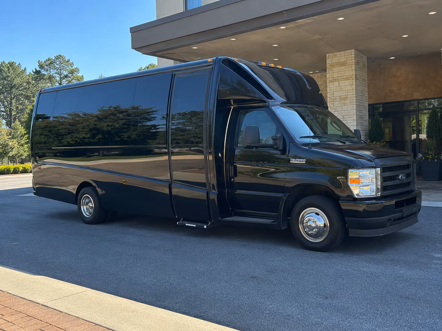 jonesborocharterbuscompany com makes finding jonesboro prom transportation fast and simple