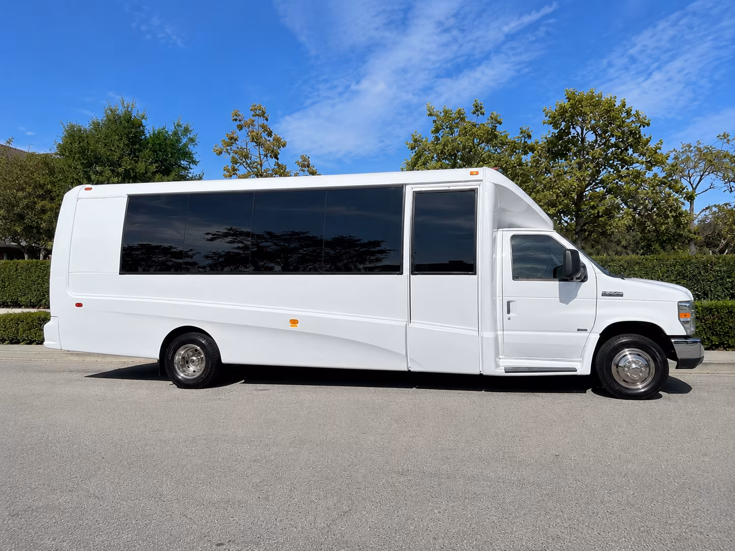 shuttle your guests between jonesboro hotels and your venue with ease